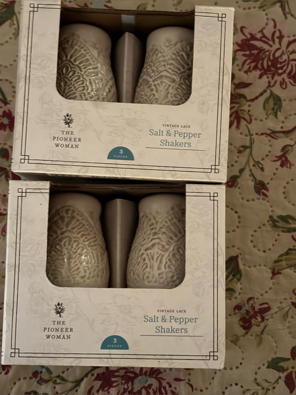 Pioneer woman salt and pepper shakers